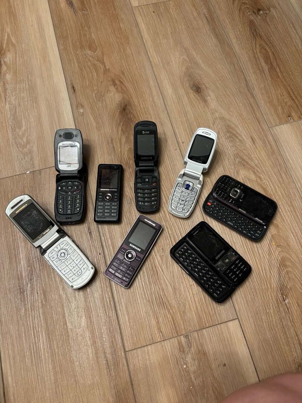 Vintage Cell Phones Lot Samsung Motorola LG Assorted Lot of 8